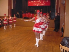 Princezny - mažoretky z Hluboké nad Vltavou - 2010 01. 22. - Chýnov, Moravský ples