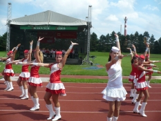 Princezny - mažoretky z Hluboké nad Vltavou - 2010 08. 08. - Bechyně - dechovkový festival