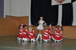 Princezny - mažoretky z Hluboké nad Vltavou - 2010 12. 18. - Mažobesídka 2010