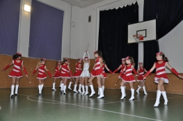 Princezny - mažoretky z Hluboké nad Vltavou - 2010 12. 18. - Mažobesídka 2010