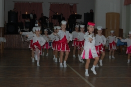 Princezny - mažoretky z Hluboké nad Vltavou - 2011 02. 11. - Zliv - Ples ZŠ