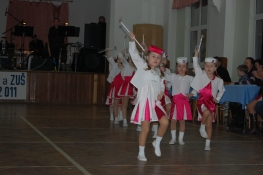 Princezny - mažoretky z Hluboké nad Vltavou - 2011 02. 11. - Zliv - Ples ZŠ