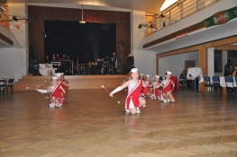 Princezny - mažoretky z Hluboké nad Vltavou - 2011 02. 19. - Svíčkový ples Zliv