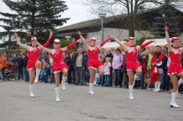 Princezny - mažoretky z Hluboké nad Vltavou - 2011 05. 01. - Rapšašské Zikmundohraní