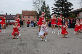 Princezny - mažoretky z Hluboké nad Vltavou - 2011 05. 01. - Rapšašské Zikmundohraní