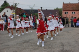 Princezny - mažoretky z Hluboké nad Vltavou - 2011 05. 01. - Rapšašské Zikmundohraní