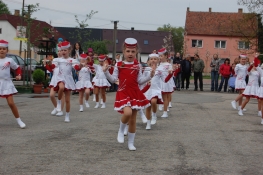 Princezny - mažoretky z Hluboké nad Vltavou - 2011 05. 01. - Rapšašské Zikmundohraní