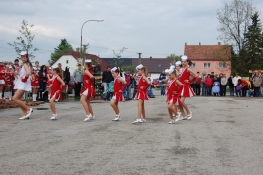 Princezny - mažoretky z Hluboké nad Vltavou - 2011 05. 01. - Rapšašské Zikmundohraní