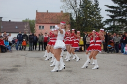 Princezny - mažoretky z Hluboké nad Vltavou - 2011 05. 01. - Rapšašské Zikmundohraní