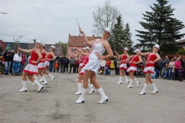 Princezny - mažoretky z Hluboké nad Vltavou - 2011 05. 01. - Rapšašské Zikmundohraní