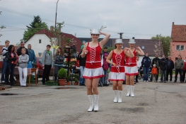 Princezny - mažoretky z Hluboké nad Vltavou - 2011 05. 01. - Rapšašské Zikmundohraní