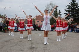 Princezny - mažoretky z Hluboké nad Vltavou - 2011 05. 01. - Rapšašské Zikmundohraní