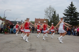 Princezny - mažoretky z Hluboké nad Vltavou - 2011 05. 01. - Rapšašské Zikmundohraní