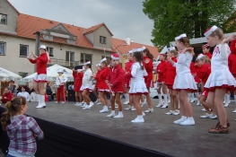 Princezny - mažoretky z Hluboké nad Vltavou - 2011 05. 01. - Rapšašské Zikmundohraní