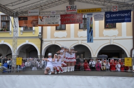 Princezny - mažoretky z Hluboké nad Vltavou - 2011 05. 28. . O střevíček pohádkové Telče