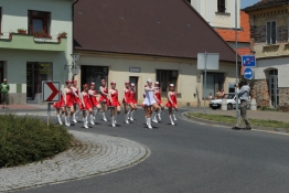 Princezny - mažoretky z Hluboké nad Vltavou - 2011 06. 04. - Švihovské hudební léto