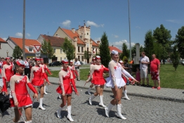 Princezny - mažoretky z Hluboké nad Vltavou - 2011 06. 04. - Švihovské hudební léto