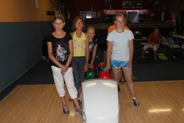 Princezny - mažoretky z Hluboké nad Vltavou - 2011 06. 16. - Bowling