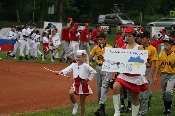 Princezny - mažoretky z Hluboké nad Vltavou - 2008 07. 13. - Zahájení ME baseballu