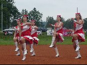 Princezny - mažoretky z Hluboké nad Vltavou - 2008 07. 13. - Zahájení ME baseballu