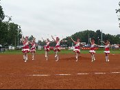 Princezny - mažoretky z Hluboké nad Vltavou - 2008 07. 13. - Zahájení ME baseballu