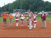 Princezny - mažoretky z Hluboké nad Vltavou - 2008 07. 13. - Zahájení ME baseballu