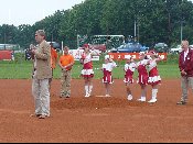 Princezny - mažoretky z Hluboké nad Vltavou - 2008 07. 13. - Zahájení ME baseballu