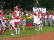 Princezny - mažoretky z Hluboké nad Vltavou - 2008 07. 13. - Zahájení ME baseballu