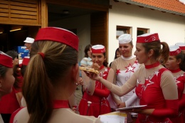 Princezny - mažoretky z Hluboké nad Vltavou - 2011 08. 13. - Lomnické hudební léto