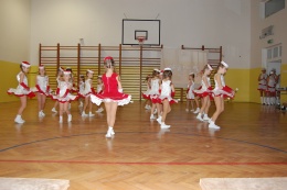 Princezny - mažoretky z Hluboké nad Vltavou - 2011 12. 17. - Mažobesídka