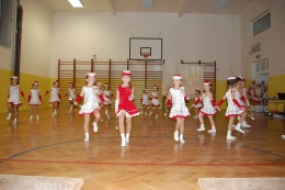 Princezny - mažoretky z Hluboké nad Vltavou - 2011 12. 17. - Mažobesídka