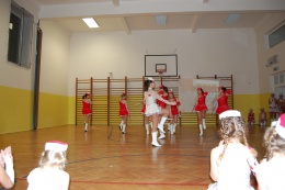 Princezny - mažoretky z Hluboké nad Vltavou - 2011 12. 17. - Mažobesídka