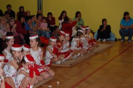 Princezny - mažoretky z Hluboké nad Vltavou - 2011 12. 17. - Mažobesídka