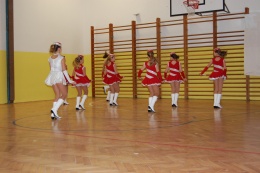 Princezny - mažoretky z Hluboké nad Vltavou - 2011 12. 17. - Mažobesídka