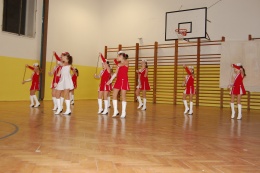 Princezny - mažoretky z Hluboké nad Vltavou - 2011 12. 17. - Mažobesídka