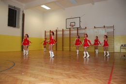 Princezny - mažoretky z Hluboké nad Vltavou - 2011 12. 17. - Mažobesídka