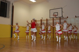 Princezny - mažoretky z Hluboké nad Vltavou - 2011 12. 17. - Mažobesídka