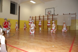 Princezny - mažoretky z Hluboké nad Vltavou - 2011 12. 17. - Mažobesídka