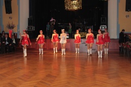 Princezny - mažoretky z Hluboké nad Vltavou - 2012 01. 28. - Týn nad Vltavou - ples divadelního spolku Vltavan