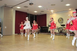 Princezny - mažoretky z Hluboké nad Vltavou - 2012 02. 11. - Parkhotel Rotary Ples