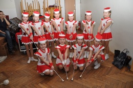 Princezny - mažoretky z Hluboké nad Vltavou - 2012 02. 21. - Maturitní ples OB4 Metropol - Miniprincezničky