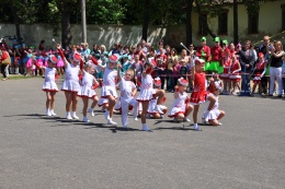 Princezny - mažoretky z Hluboké nad Vltavou - 2012 05. 19. - O májovou korunku Jemnice