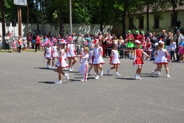 Princezny - mažoretky z Hluboké nad Vltavou - 2012 05. 19. - O májovou korunku Jemnice