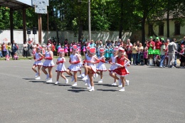 Princezny - mažoretky z Hluboké nad Vltavou - 2012 05. 19. - O májovou korunku Jemnice