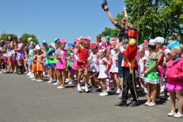 Princezny - mažoretky z Hluboké nad Vltavou - 2012 05. 19. - O májovou korunku Jemnice