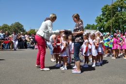 Princezny - mažoretky z Hluboké nad Vltavou - 2012 05. 19. - O májovou korunku Jemnice