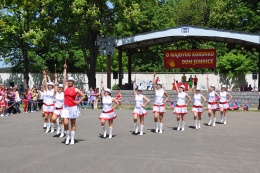 Princezny - mažoretky z Hluboké nad Vltavou - 2012 05. 19. - O májovou korunku Jemnice