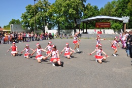 Princezny - mažoretky z Hluboké nad Vltavou - 2012 05. 19. - O májovou korunku Jemnice