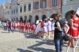 Princezny - mažoretky z Hluboké nad Vltavou - 2012 05. 26. - O střevíček z pohádkové Telče