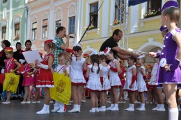 Princezny - mažoretky z Hluboké nad Vltavou - 2012 05. 26. - O střevíček z pohádkové Telče